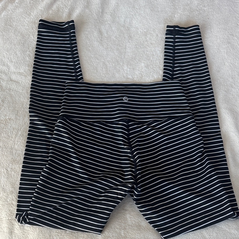 Lululemon Black & White Striped Leggings 🖤 - Picture 3 of 5